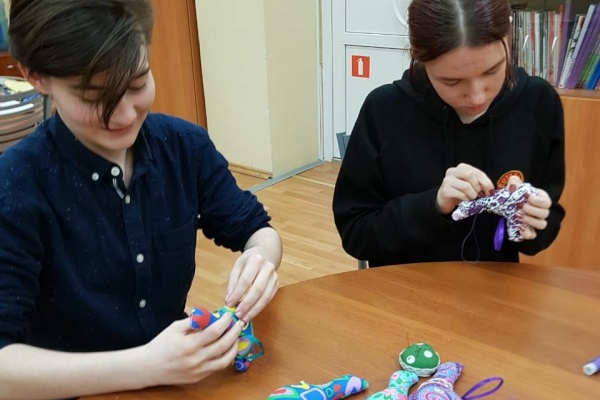 В школе-интернат №33 готовят подарки ветеранам