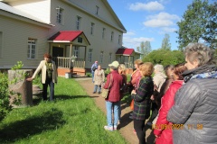 Посетители социально-досугового отделения Комплексного центра социального обслуживания населения Центрального района посетили экскурсию в музей леса в Лисино-Корпус