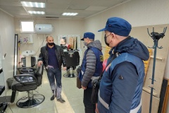 В торговом центре Фрунзенского района проверили маски и QR-коды