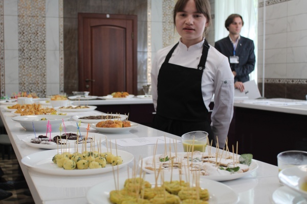 Юлия Боброва: после окончания университета мы планируем продолжать развиваться в сфере общественного питания