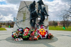 Субботник у мемориала бойцам специальных подразделений Российской Федерации: ветераны поддержали месячник по благоустройству