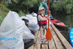 Много офисной мебели, покрышек, пластиковых бутылок: на Охте прошла очередная экологическая акция на SUP-бродах