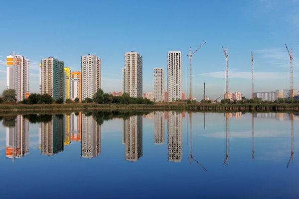 Город строится, город живет