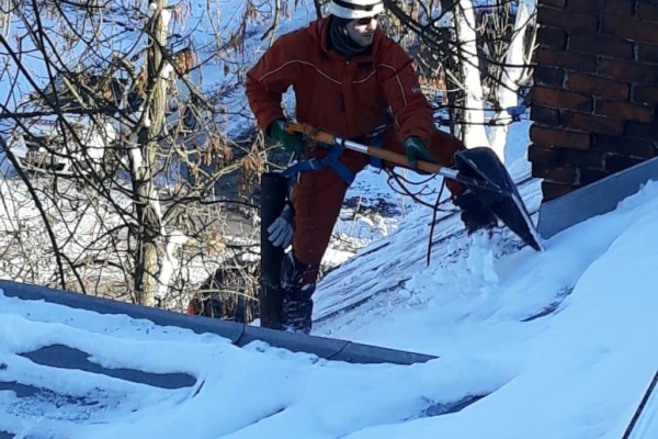Уборка снега во Фрунзенском районе будет продолжаться независимо от праздников