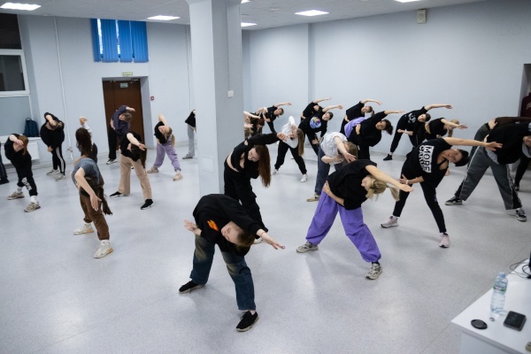 Танец объединяет! В Доме молодежи Санкт‑Петербурга прошел танцевальный мастер-класс