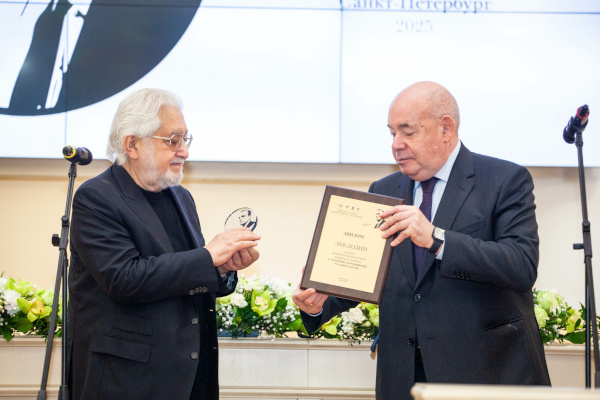 Церемония вручения Международной премии имени К. Ю. Лаврова «За поддержку и продвижение русской культуры». Автор фото: Данила Нерознак