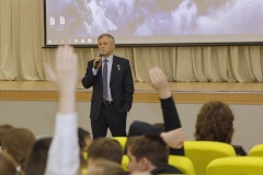 Космонавт Андрей Борисенко посетил школу № 525