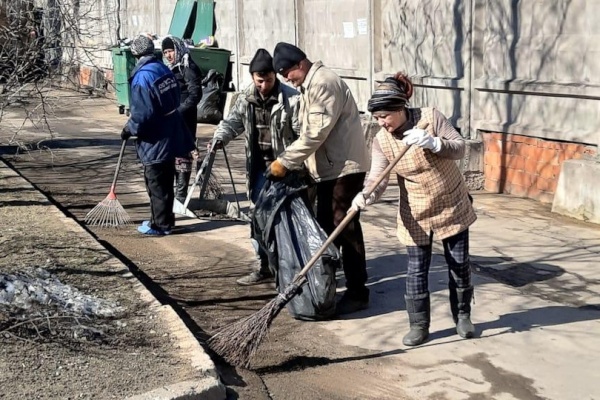 Во Фрунзенском районе ведутся работы по комплексной весенней зачистке территории