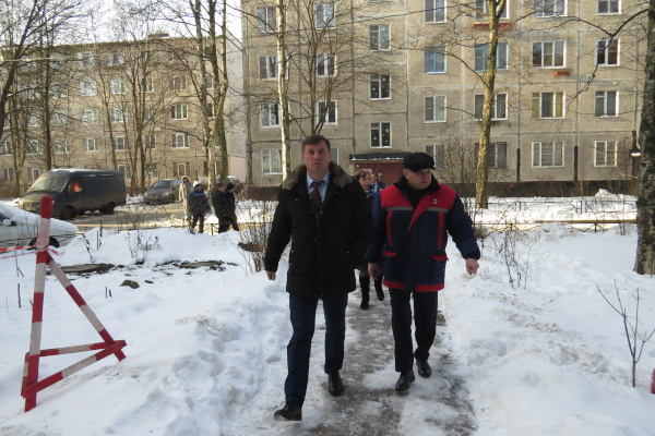 Алексей Гульчук ежедневно контролирует проведение работ по очистке кровель