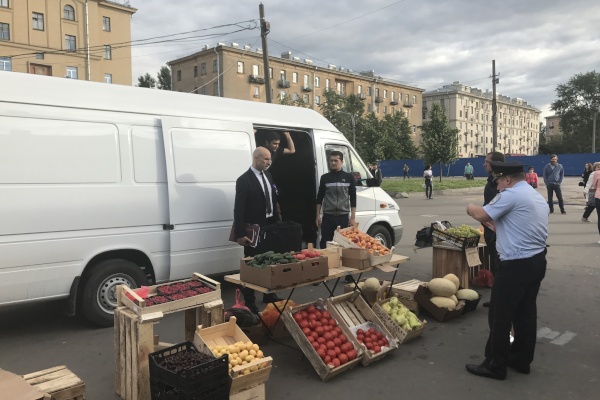 В Невском районе прошел рейд против несанкционированной торговли