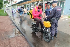 ️В Санкт‑Петербурге продолжаются рейды по контролю за исполнением новых правил передвижения курьеров