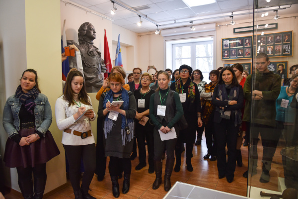 В Музее истории Кронштадта прошел крулый стол по вопросам музейной педагогики "Освоение пространства. Музеи и детский туризм"