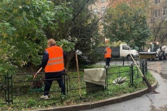 В рамках месячника по благоустройству коммунальные службы Центрального района навели порядок на Воскресенской набережной