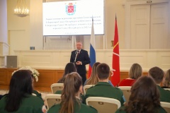 Александр Беглов вручил Почетное знамя Губернатора Санкт‑Петербурга лучшему студенческому отряду