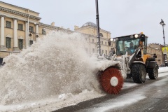 ГУДП «Центр»: 10 декабря вывезли 7,400 кубометров снега с 45 улиц Центрального района