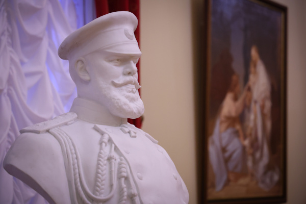 Александр Беглов посетил выставку «Сильный, державный…» в Михайловском замке