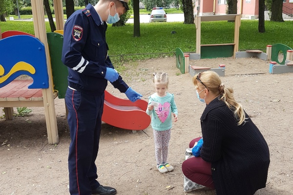 Юным пешеходам и их родителям о соблюдении правил дорожного движения