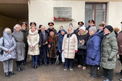 В Центральном районе состоялось возложение цветов к памятной доске на улице Черняховского дом 16/5