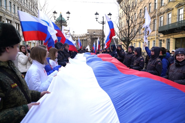 Петербуржцы отметили День воссоединения Крыма с Россией