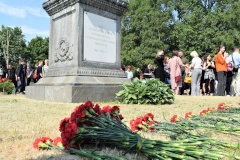 На Невском воинском кладбище почтили память павших героев Великой Отечественной войны