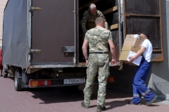 Администрация Калининского района отправила гуманитарный груз военным в зону СВО и жителям приграничных регионов