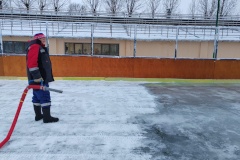 В Кировском районе активно идет заливка катков