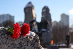 Александр Беглов возложил цветы к монументу воинам-афганцам в парке Интернационалистов