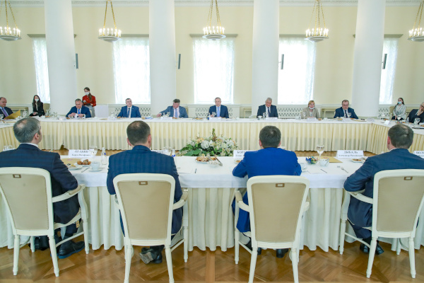 Встреча с руководителями компаний – крупных налогоплательщиков Петербурга