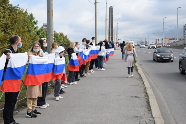 Празднование Дня Государственного флага Российской Федерации в Невском районе