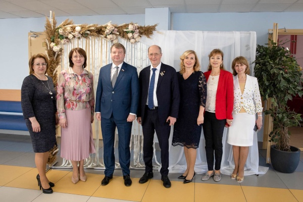 22 апреля 2022 года состоялась торжественная церемония награждения победителей и призеров районных конкурсов педагогического мастерства 2021 -2022 учебного года