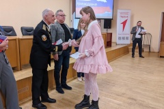 14 юношей и девушек получили свои первые паспорта в администрации Петродворцового района