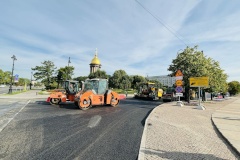 Дорожники приступили к укладке асфальта на Петровской набережной