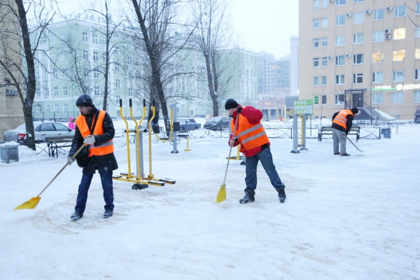 Уборка снега продолжается