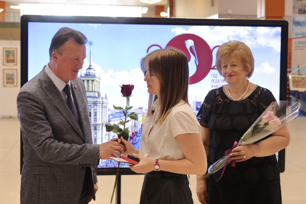 Награждение выпускников школ Московского района