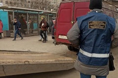 На Дыбенко пресекли нелегальную торговлю овощами и фруктами