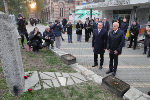 Петербургская делегация почтила память журналистов, погибших при бомбардировках Белграда в 1999 году