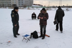 В Приморском районе провели рейды по пресечению выхода людей на лед