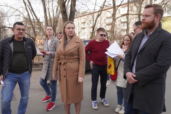 Заместитель главы Анастасия Пусенкова провела обход территории