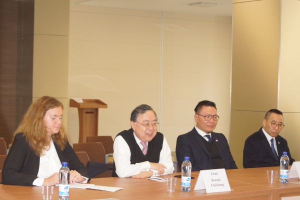 Круглый стол с делегацией из Гонконга