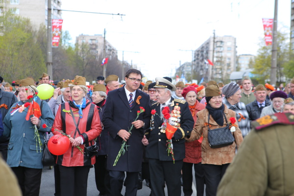 Во Фрунзенском районе прошел торжественный марш ветеранов
