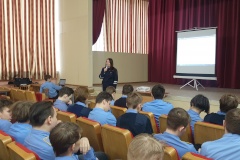 ГАИ Фрунзенского района напомнила учащимся о важности правил безопасности на проезжей части