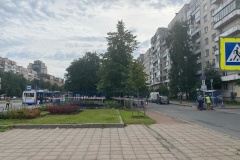 Завершается обустройство пешеходного перехода на улице Кораблестроителей, 16