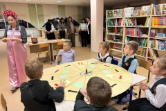 В школе Московского района встречали коллег из Мариуполя