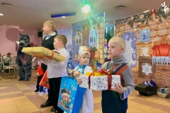 В Кронштадтском Дворце молодёжи в благотворительной акции "Дерево желаний" исполнились желания 87 детей