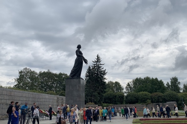 Администрация района почтила память воинов Ленинградской битвы