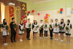 Для выпускников Кировского района прозвенел  последний звонок