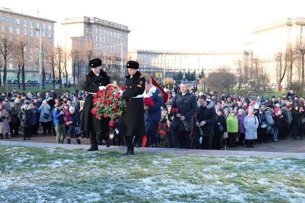 На Комсомольской площади в день 100-летия ВЛКСМ встретились комсомольцы разных поколений