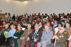 Школьники поздравили ветеранов