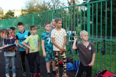 На соревнованиях по дартсу школьники тренировались в счете