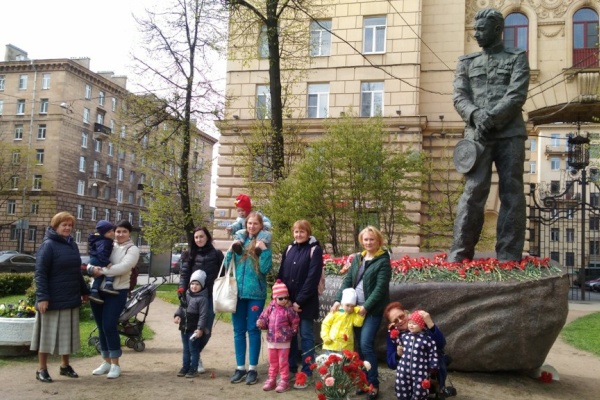 Возложение цветов к памятнику А.И. Маринеско